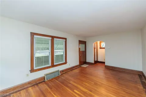 983 Dan St, Akron, OH 44310 photo 9