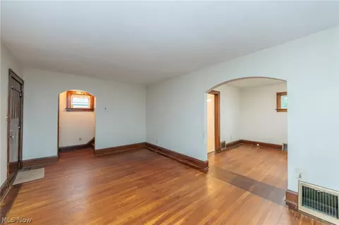 983 Dan St, Akron, OH 44310 photo 10