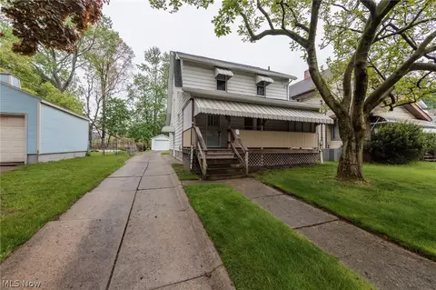 983 Dan St, Akron, OH 44310 photo 2