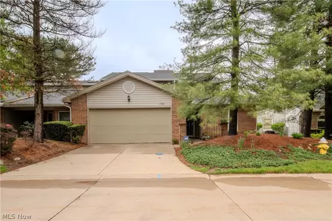 1783 Bent Bow Dr, Akron, OH 44313