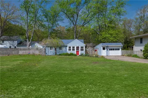 258 Vineyard Rd, Avon Lake, OH 44012
