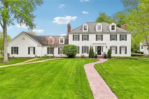 44 Pinewood Ln, Hudson, OH 44236