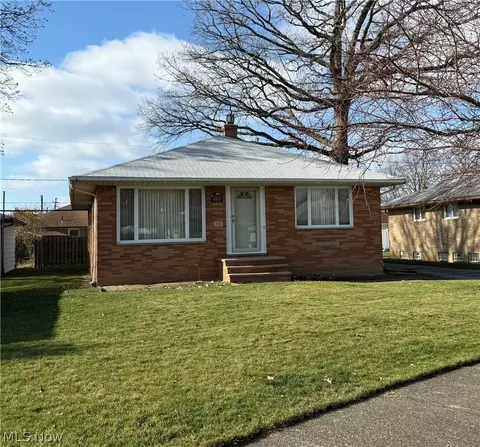 4830 Autumn Ln, Brooklyn, OH 44144