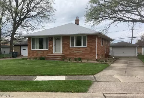 4830 Autumn Ln, Brooklyn, OH 44144