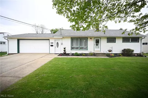 1911 39th St NE, Canton, OH 44705