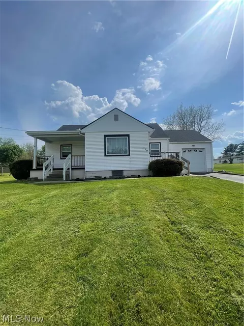 118 First St, Follansbee, WV 26037