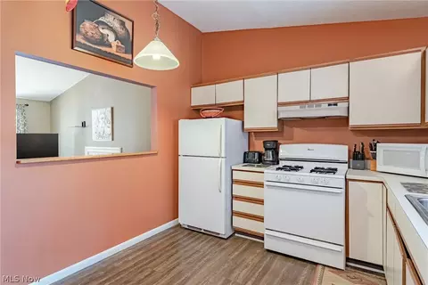 Kitchen - 199 E Parkway Dr, Madison, OH 44057 photo 2 of 2
