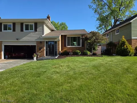 6419 Hollywood Dr, Parma, OH 44129