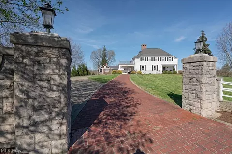 1307 Cisler Dr, Marietta, OH 45750