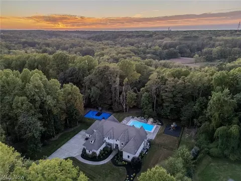 8315 Sanctuary Dr, Kirtland Hills, OH 44060