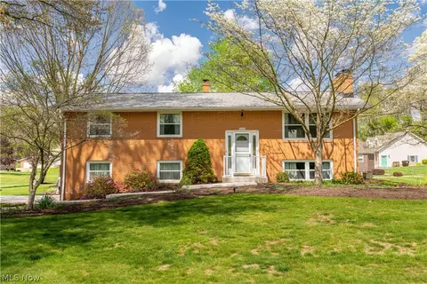 5205 Huckleberry St NW, North Canton, OH 44720