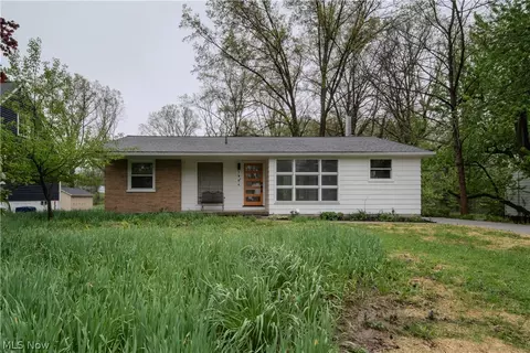 1986 Liberty Rd, Stow, OH 44224