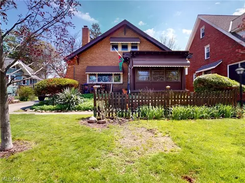 2151 Overbrook Ave, Lakewood, OH 44107