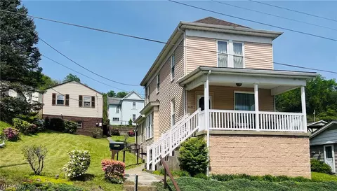 1121 N 7th St, Martins Ferry, OH 43935