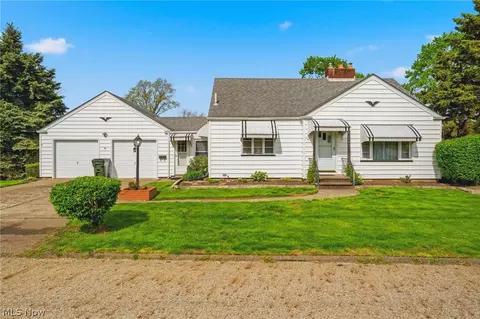 2953 Gibbs Ave NE, Canton, OH 44714