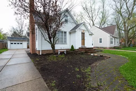 5255 Haverford Dr, Lyndhurst, OH 44124
