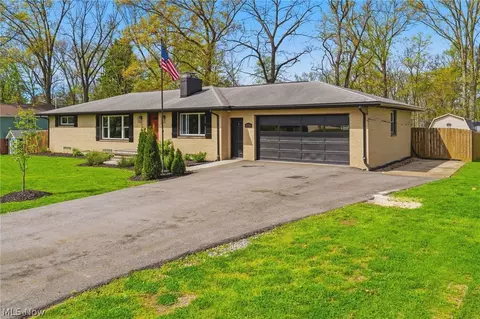 11351 Wilhurst Ave NE, Hartville, OH 44632