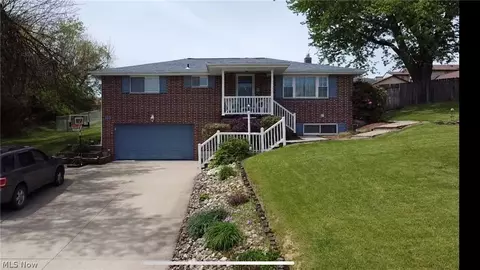 135 Melinda Ave, Wintersville, OH 43953