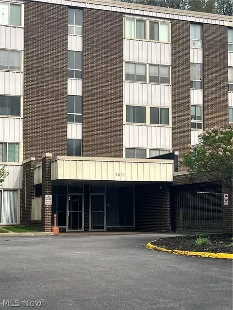 3070 Kent Rd #401D, Stow, OH 44224