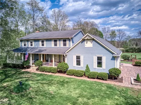 1632 Carriage House Dr, Mogadore, OH 44260