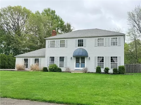 27111 Newton Cir, North Olmsted, OH 44070