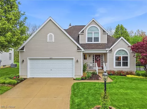 859 Kings Cross Dr, Wadsworth, OH 44281