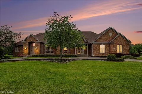 6291 Maypine Farm Blvd, Highland Heights, OH 44143
