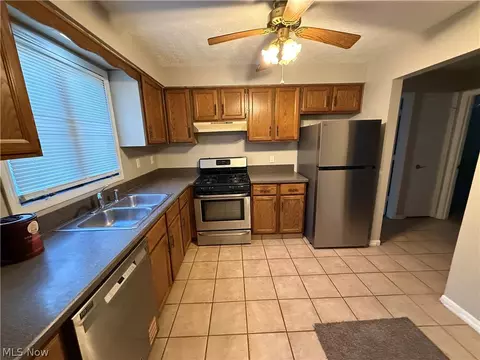 918 Pearson Cir #2, Boardman, OH 44512 photo 4