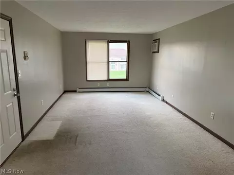 912 Pearson Cir #5, Boardman, OH 44512 photo 2