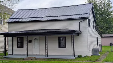 221 Grandview Ave, Tiltonsville, OH 43963