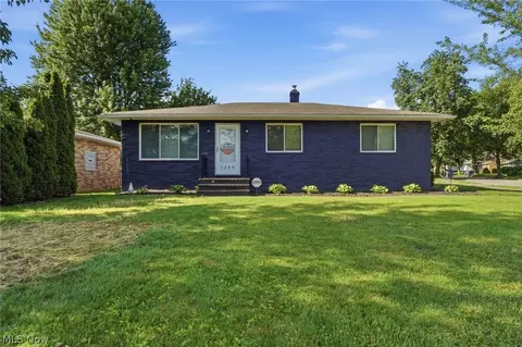 1209 Galaxy Dr, Cleveland, OH 44109