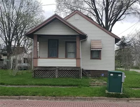 404 York Ave NW, Warren, OH 44485