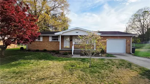 162 Orange Dr, Williamstown, WV 26187