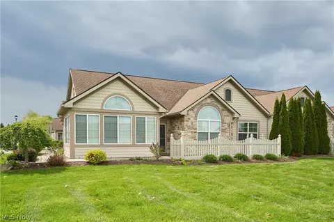 1915 Woods Dr, Streetsboro, OH 44241