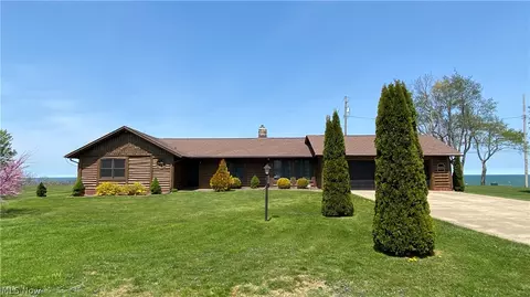 1104 Lake Rd, Conneaut, OH 44030