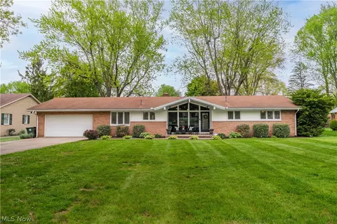 1331 Buena Vista St NE, Canton, OH 44714