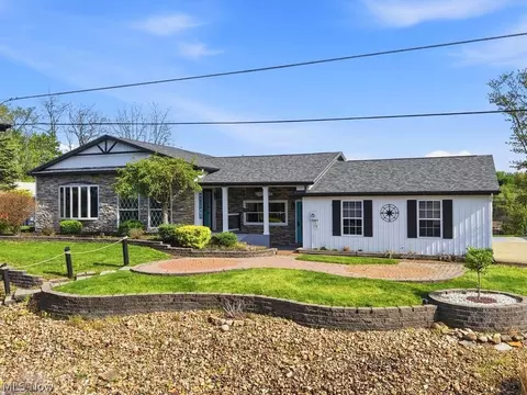 58 Pueblo Trl, Malvern, OH 44644