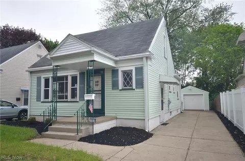 154 E Brookside Ave, Akron, OH 44301