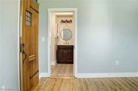 Entry Way - 3428 Vineland Ave, Ashtabula, OH 44004 photo 4 of 6