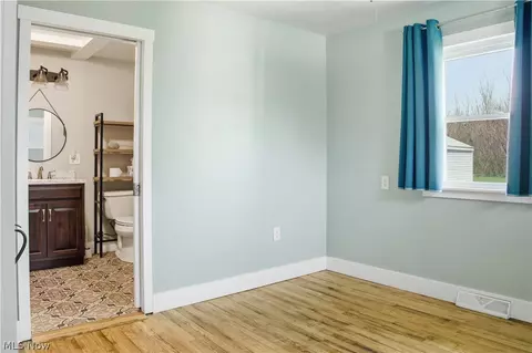 Bedroom - 3428 Vineland Ave, Ashtabula, OH 44004 photo 2 of 2