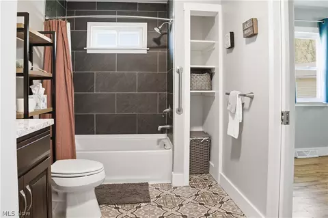 Bath - 3428 Vineland Ave, Ashtabula, OH 44004 photo 1 of 2