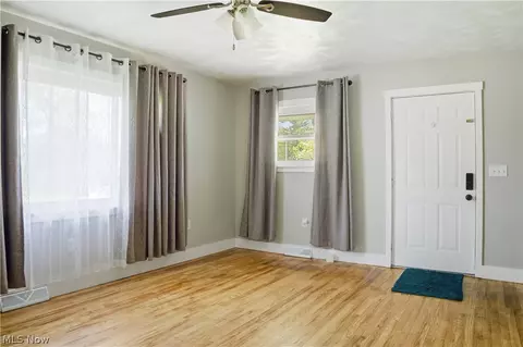 Living - 3428 Vineland Ave, Ashtabula, OH 44004 photo 3 of 3