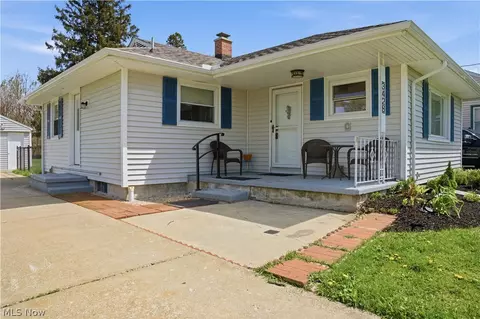 Exterior - 3428 Vineland Ave, Ashtabula, OH 44004 photo 3 of 10