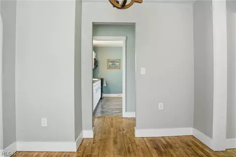 Entry Way - 3428 Vineland Ave, Ashtabula, OH 44004 photo 2 of 6