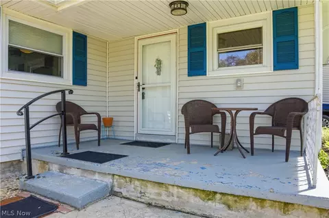 Exterior - 3428 Vineland Ave, Ashtabula, OH 44004 photo 4 of 10