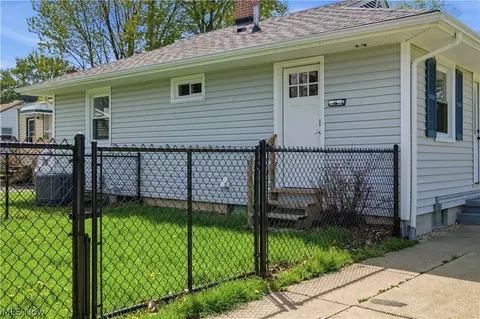 Exterior - 3428 Vineland Ave, Ashtabula, OH 44004 photo 6 of 10