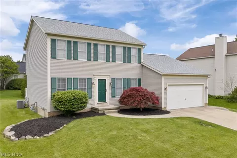 668 Oakcrest Dr, Wadsworth, OH 44281