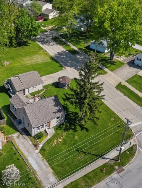602 Cedarbrook Dr, Painesville, OH 44077