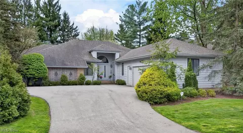 10 Longmeadow Ln, Beachwood, OH 44122