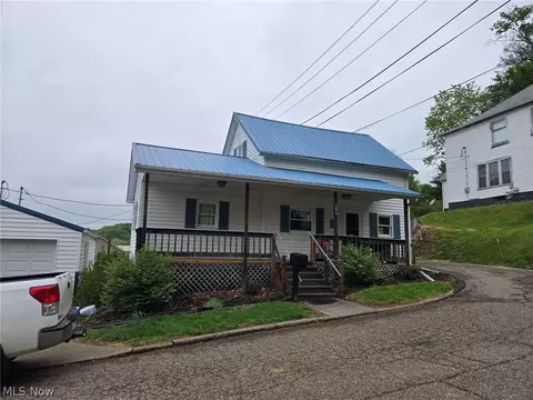 246 N 5th St, Mcconnelsville, OH 43756